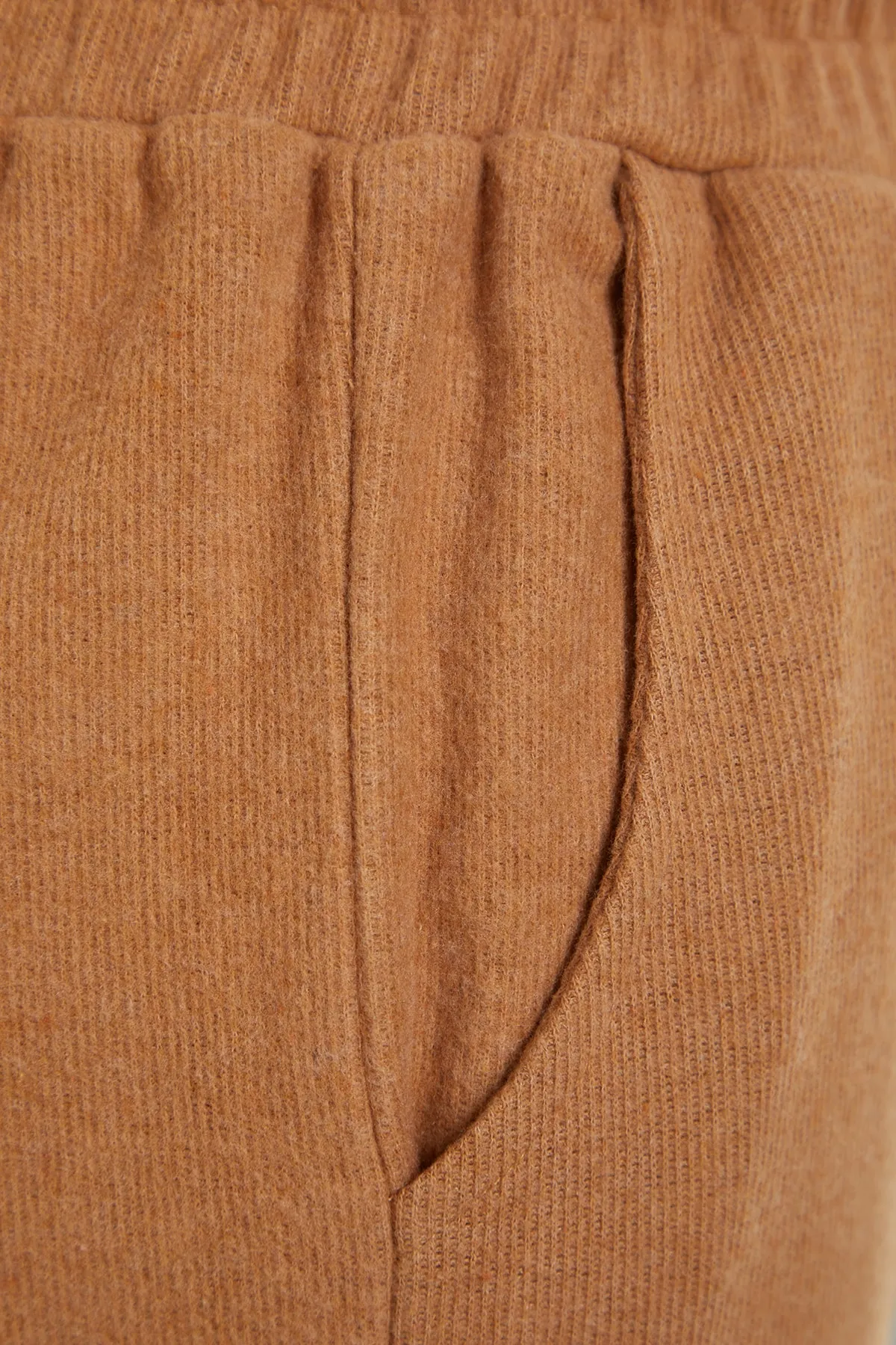 Trendyol Collection  Camel Thessaloniki Bequeme Sport-Jogginghose mit Formtasche TWOAW21EA0168