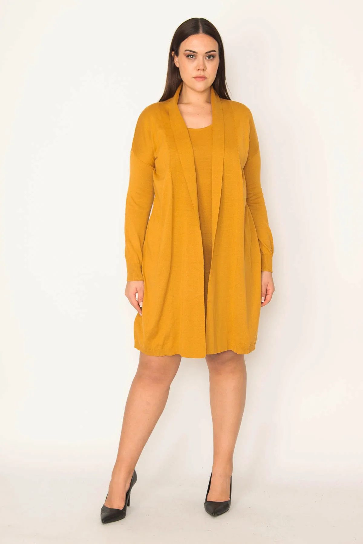 Şans  Damen-Strickjacke in Senfgelb vorne in Übergröße 65n19811