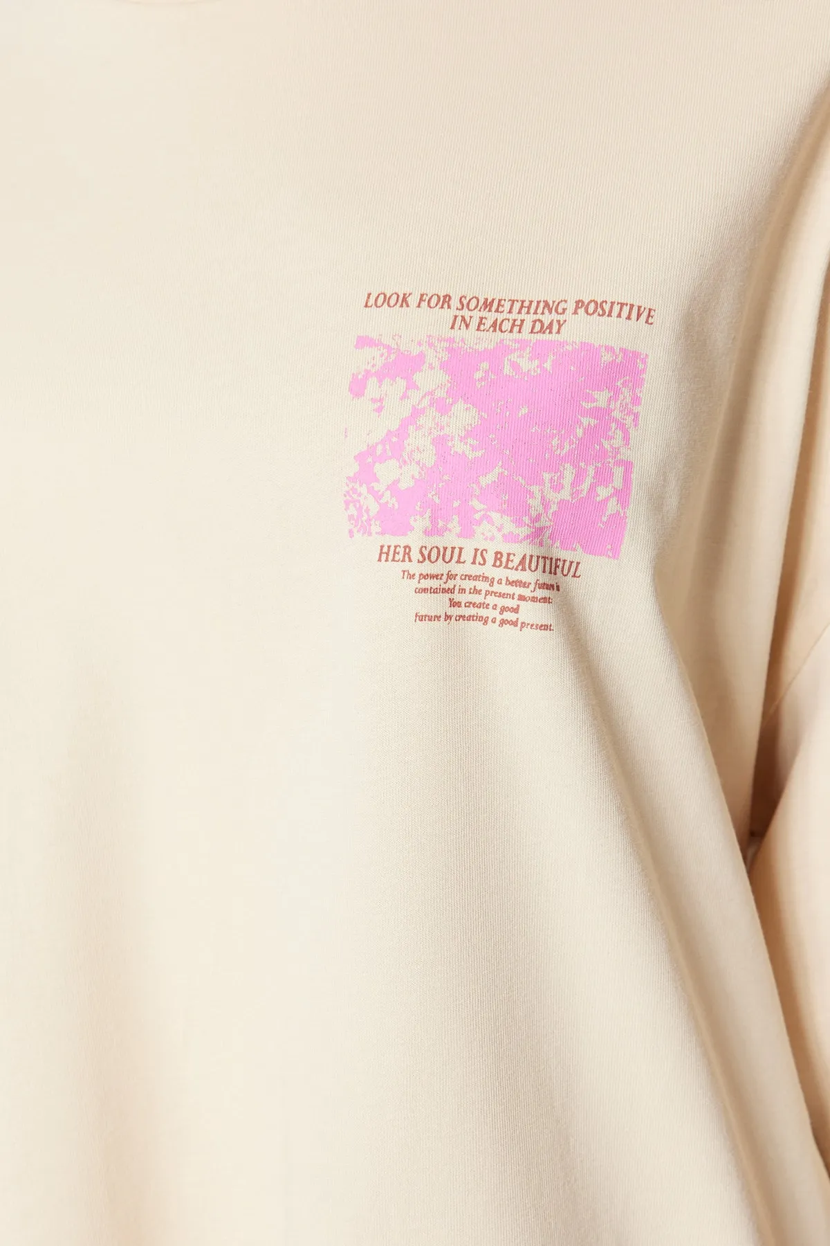 Trendyol Collection  Premium-Strick-T-Shirt aus 100 % Baumwolle mit bedruckter Vorder- und Rückseite in Übergröße/weitem Muster TWOSS23TS00269
