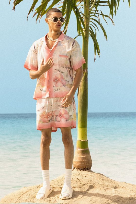 Kastiges kurzärmliges Homme Satin-Hemd & Shorts