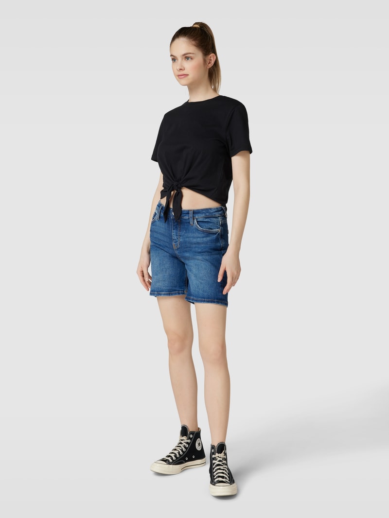 Jeansshorts mit Label-Patch in jeans
