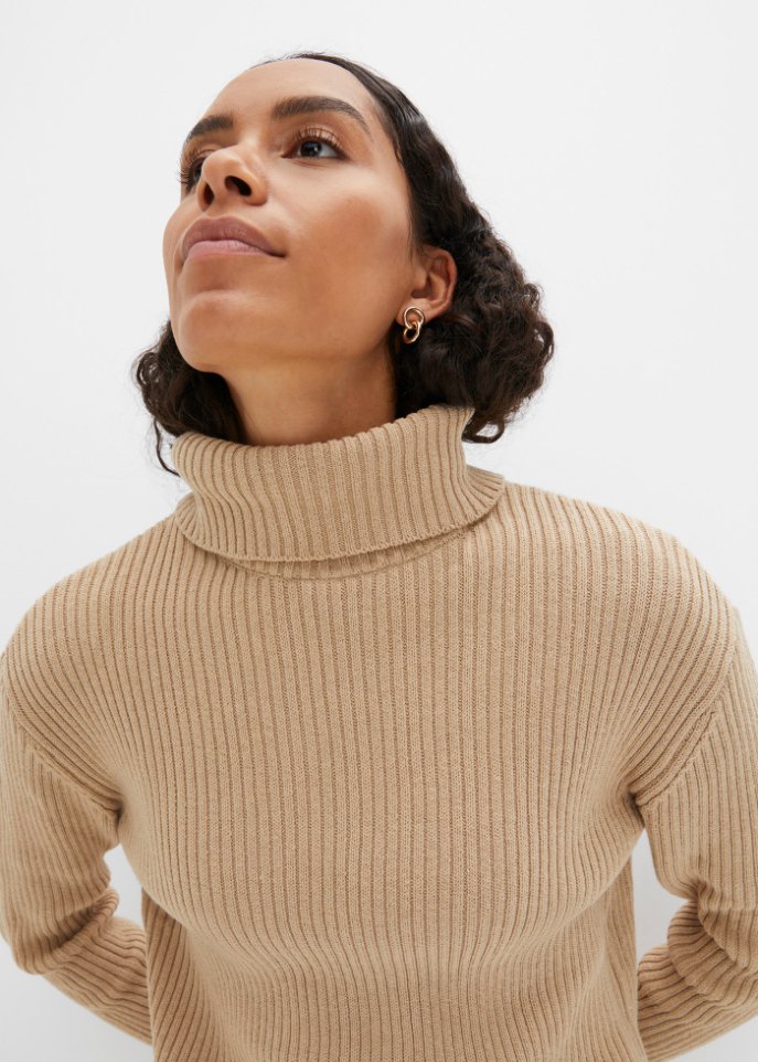 Langer Rollkragenpullover in Rippenstrick
