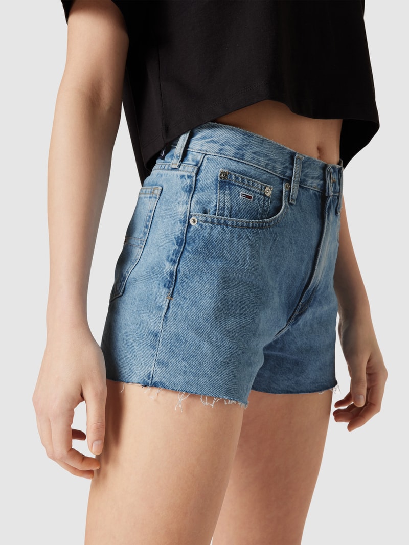 Jeansshorts mit Label-Patch in jeans