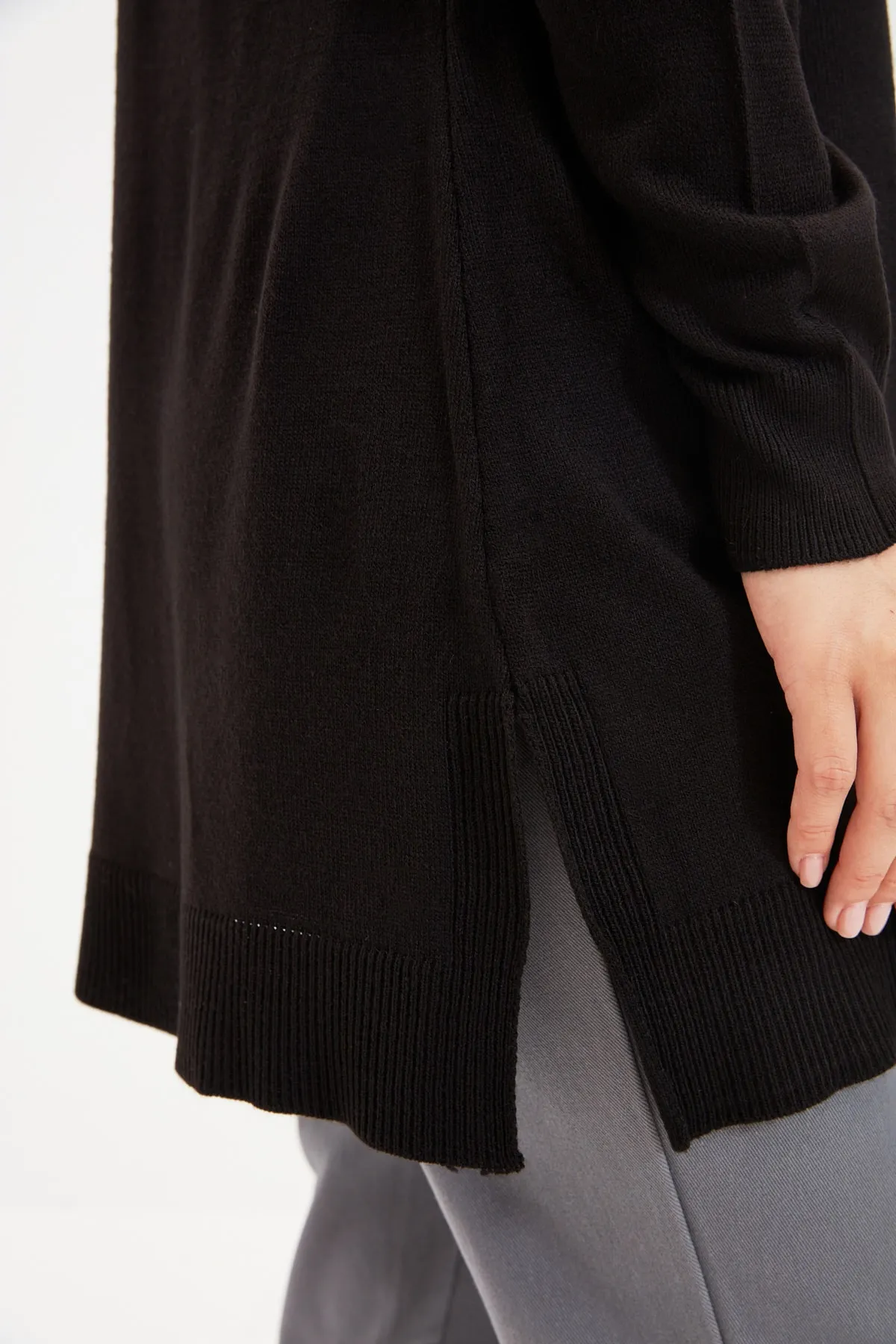 Trendyol Modest  Schwarzer Strickpullover TCTAW22AK0010