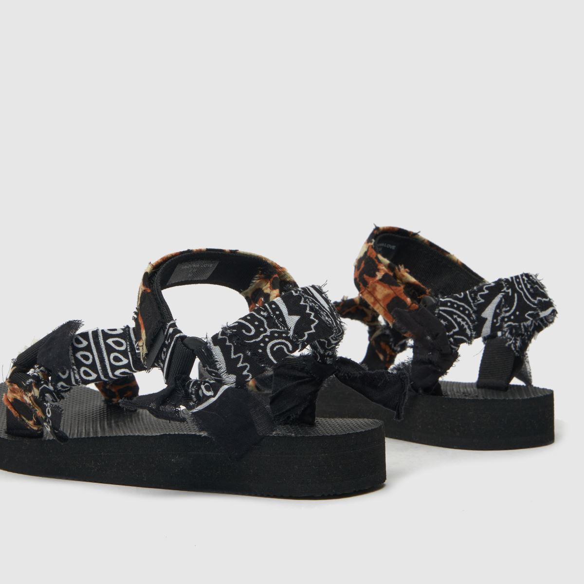 ARIZONA LOVE – Trekky – Leopardfärgade bandanasandaler i svart och orange