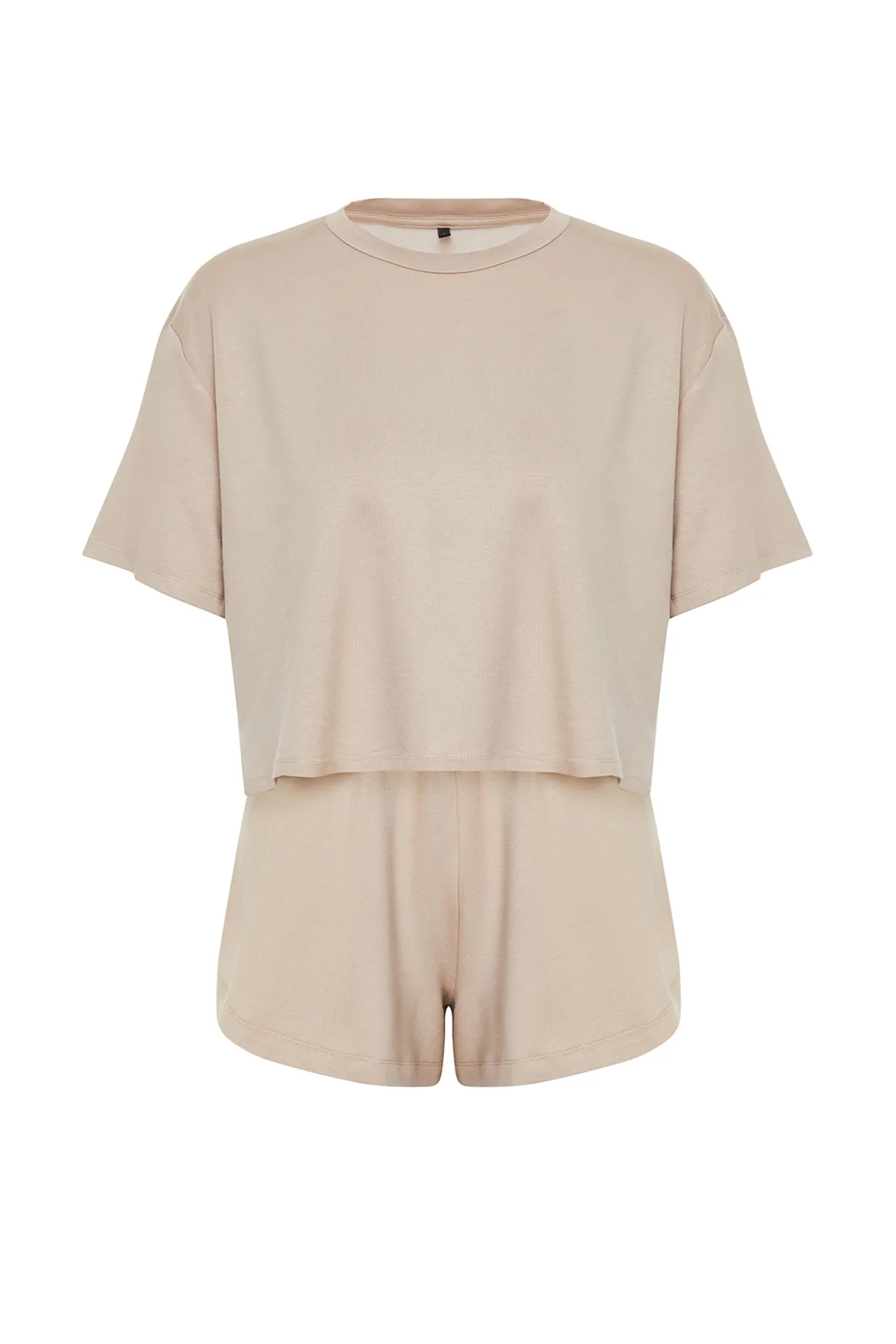 Trendyol Collection  Beiges Set aus T-Shirt und Shorts mit weichen Knöpfen und gestricktem Oberteil und Unterteil TWOSS24AU00056