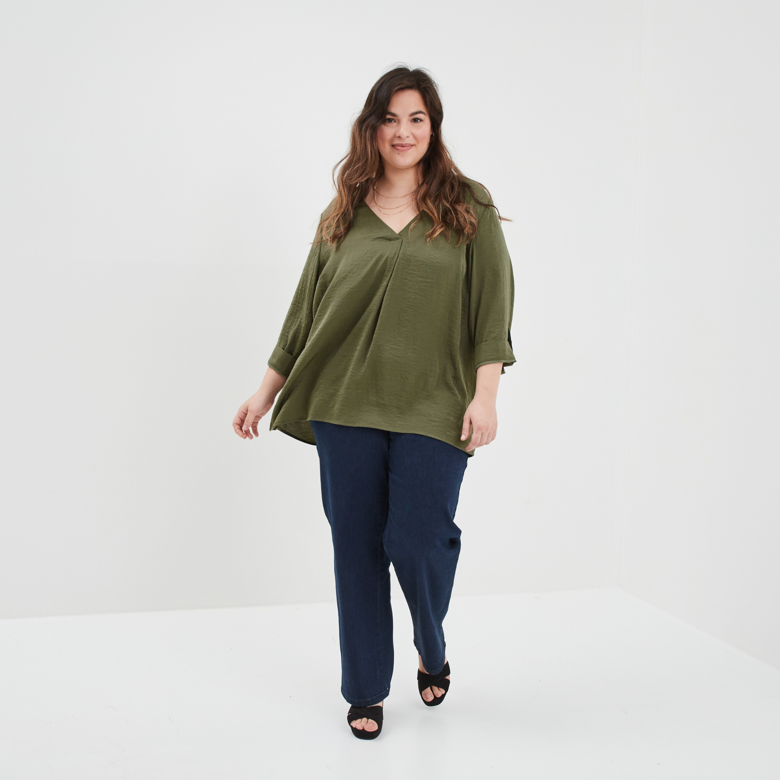 Blouse satin col V manches 3 4 vert kaki femme grande taille | La Halle