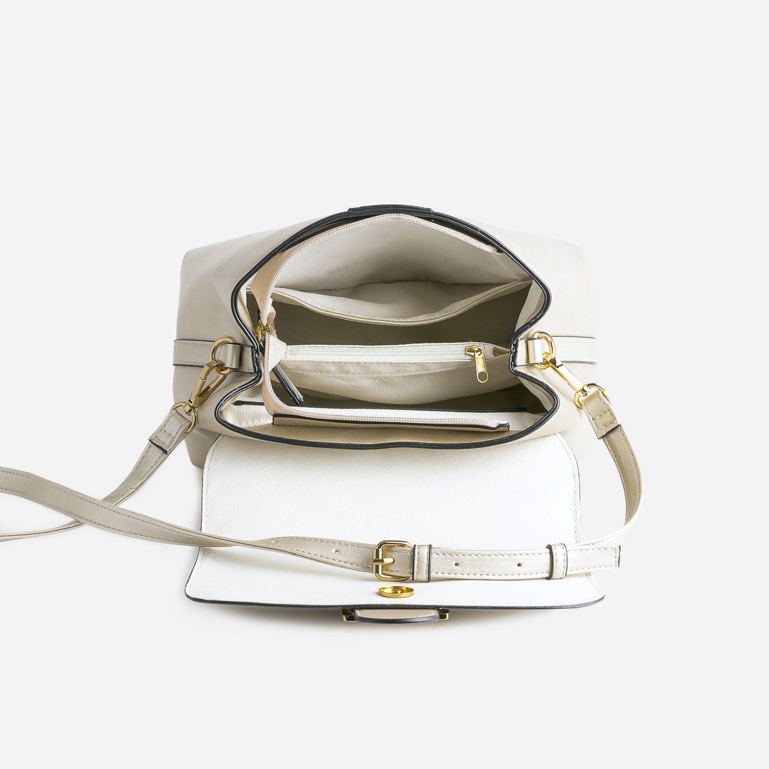 Sac à main doré avec boucle large