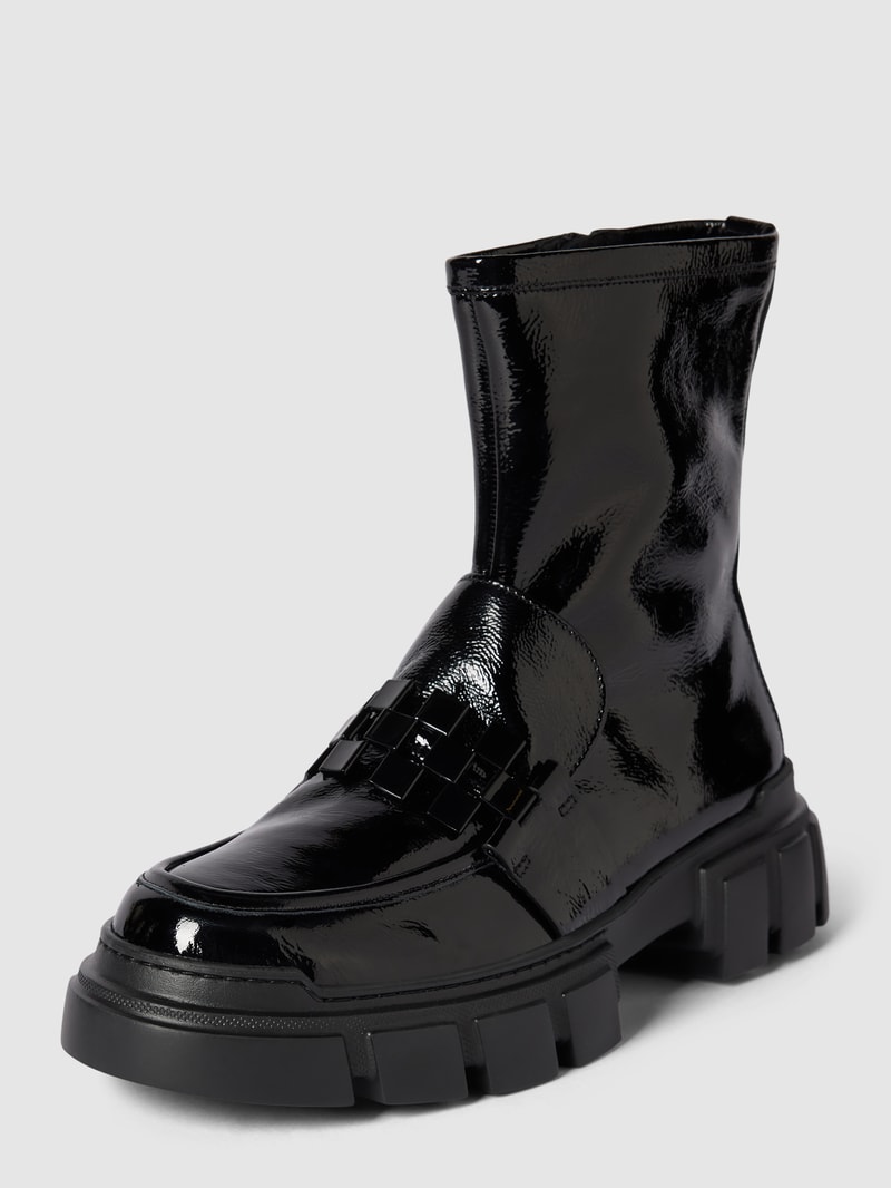 Stiefel mit strukturierter Sohle in schwarz