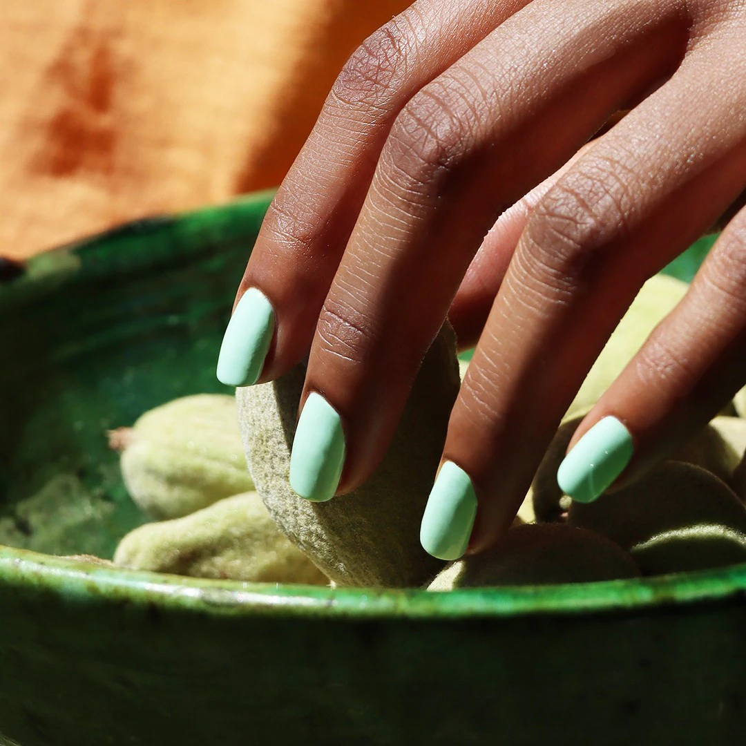 manicurista Clove