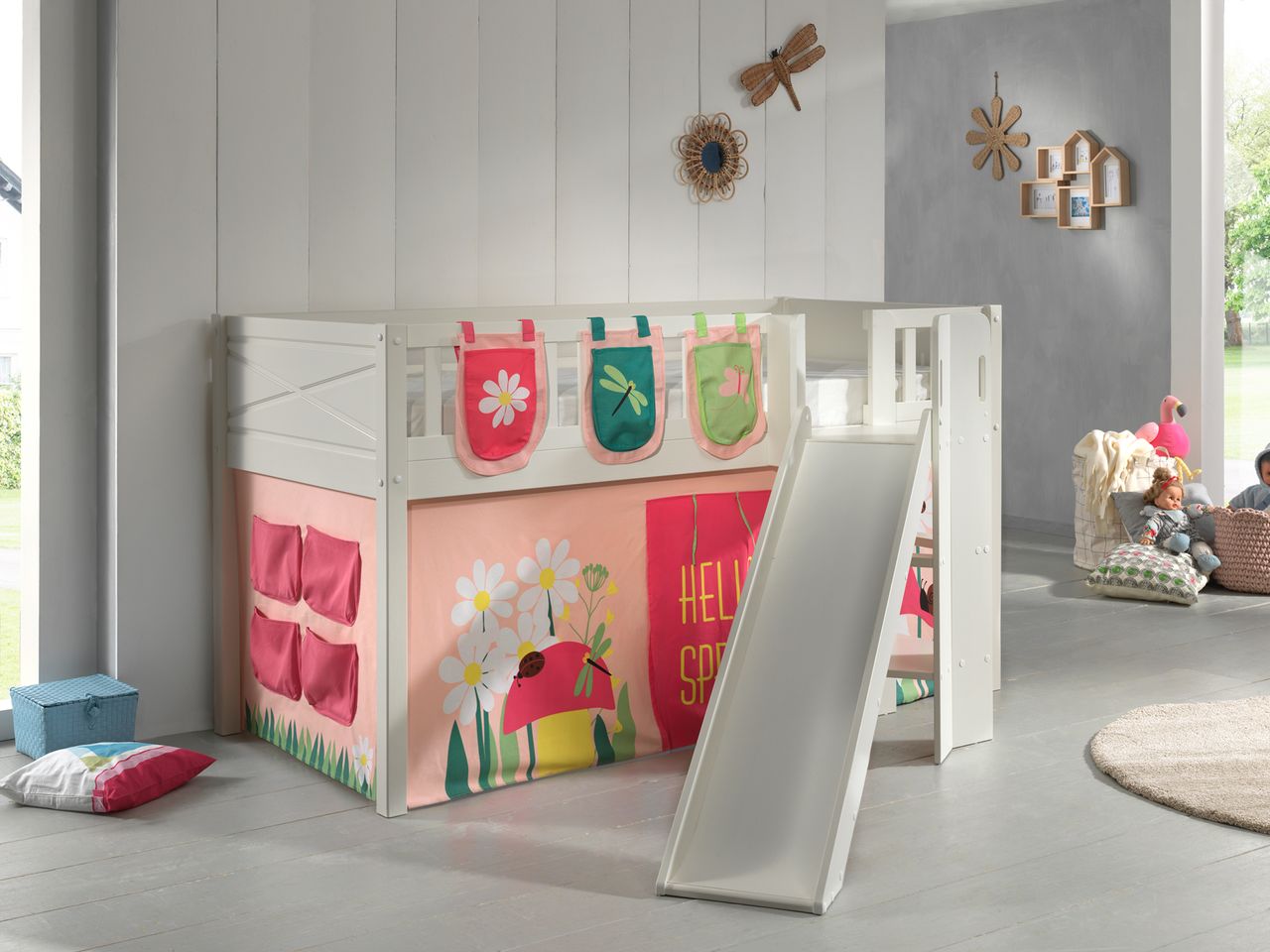 VIPACK Spielbett SCOTT, LF 90 x 200 cm, mit Rolllattenrost, Rutsche, Leiter und Textilset Vorhang und 3 Taschen 