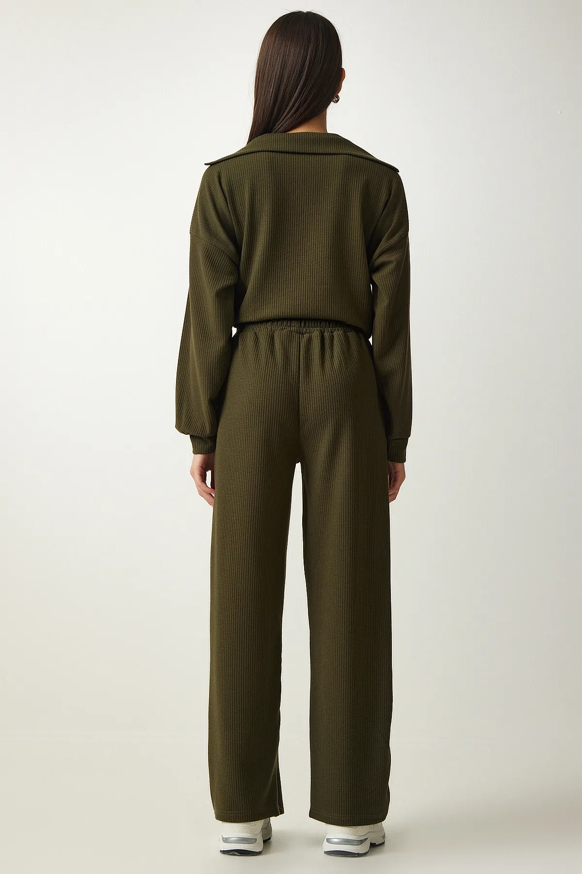 Happiness İstanbul  Damen-Set aus schnurgebundener Strickbluse und Hose in Khaki EW00004