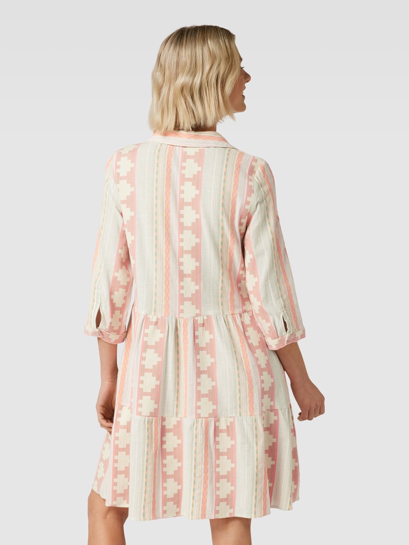 Knielanges Hemdblusenkleid mit Allover-Muster in offwhite