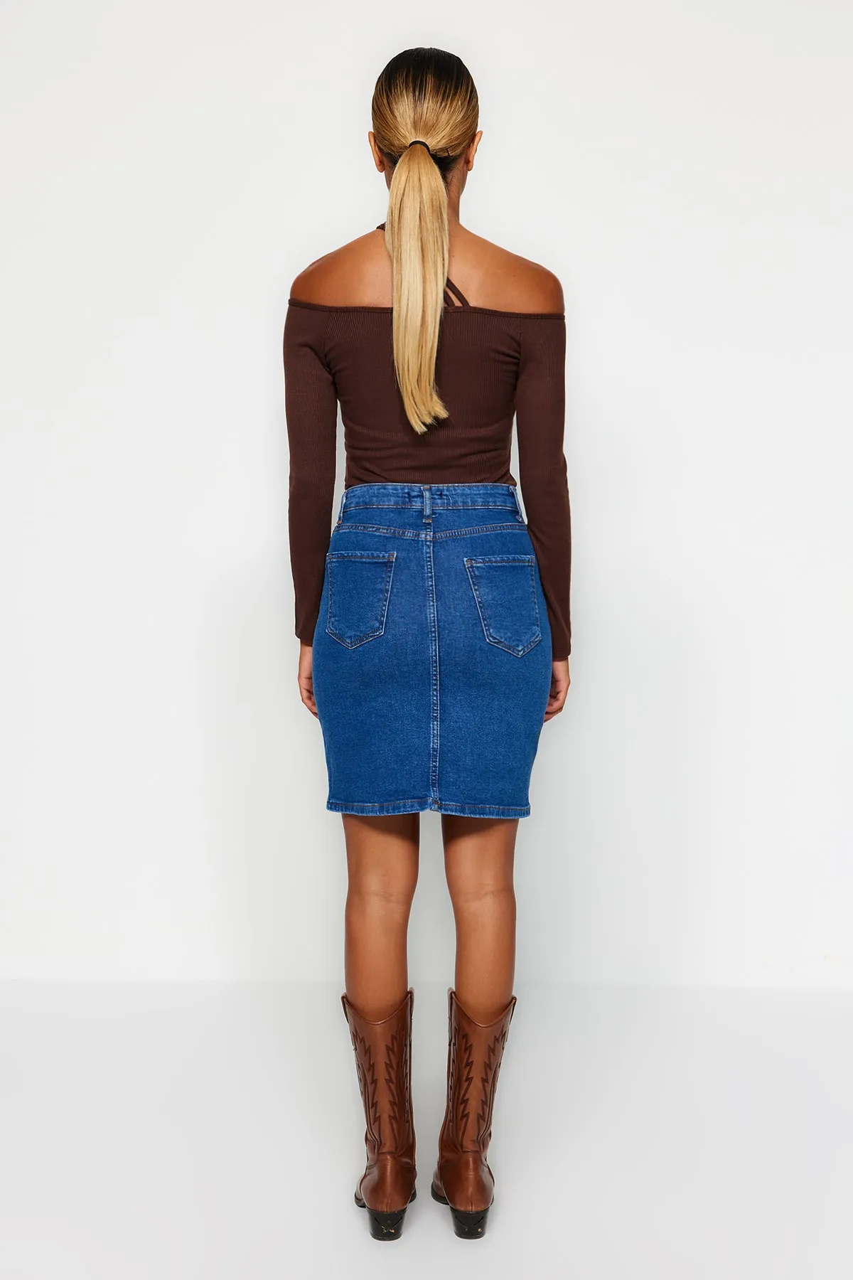 Trendyol Collection  Blauer Basic-Mini-Jeansrock mit hoher Taille TWOSS20ET0241