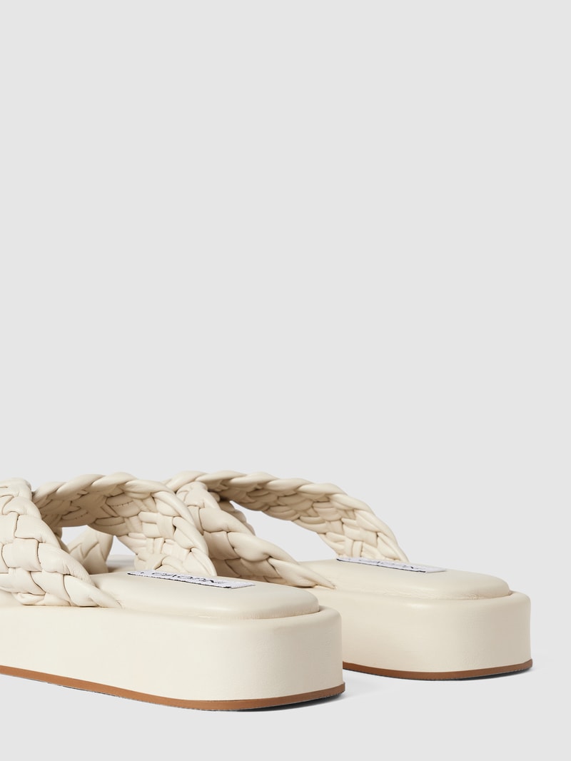 Sandalen aus Leder in Flecht-Optik in sand