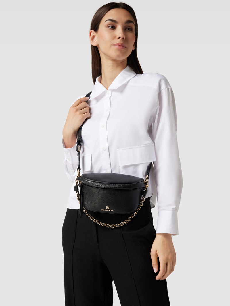 Crossbody Bag mit Label-Applikation Modell 'SLATER' in schwarz