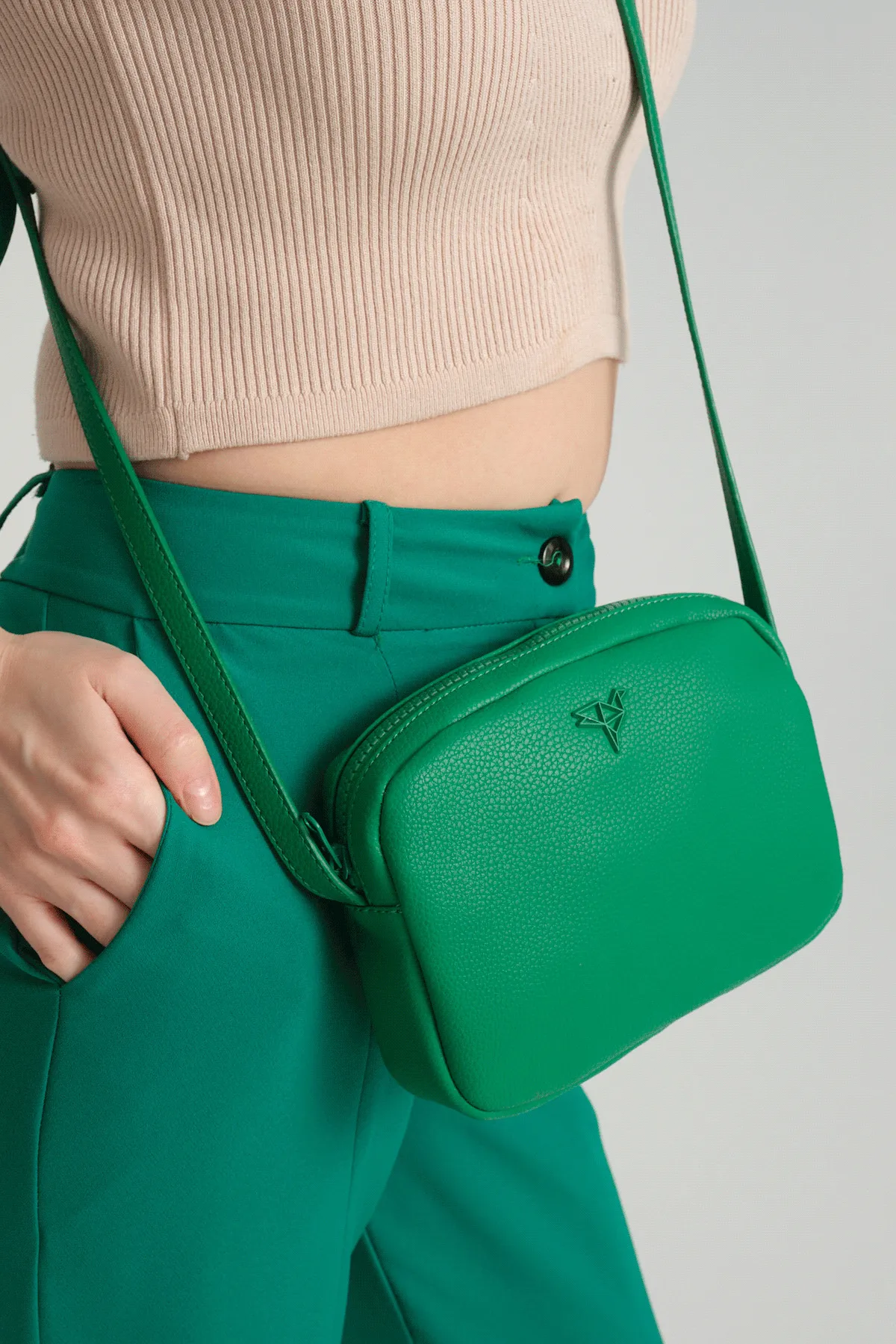 Garbalia  Liberty Green Damen-Minitasche mit verstellbarem Schultergurt mit Kreuzgriff und Reißverschluss