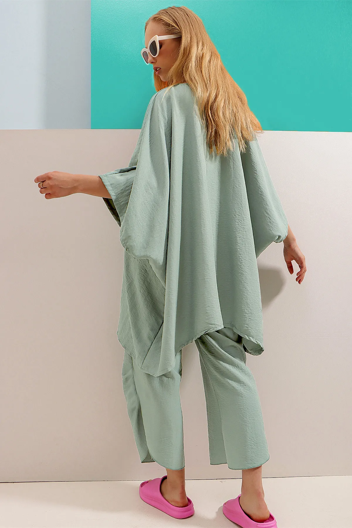 Trend Alaçatı Stili  Wassergrünes Damen-Doppelset aus Hose und Jacke mit Beinschlitz und selbststrukturierter Struktur ALC-752-001