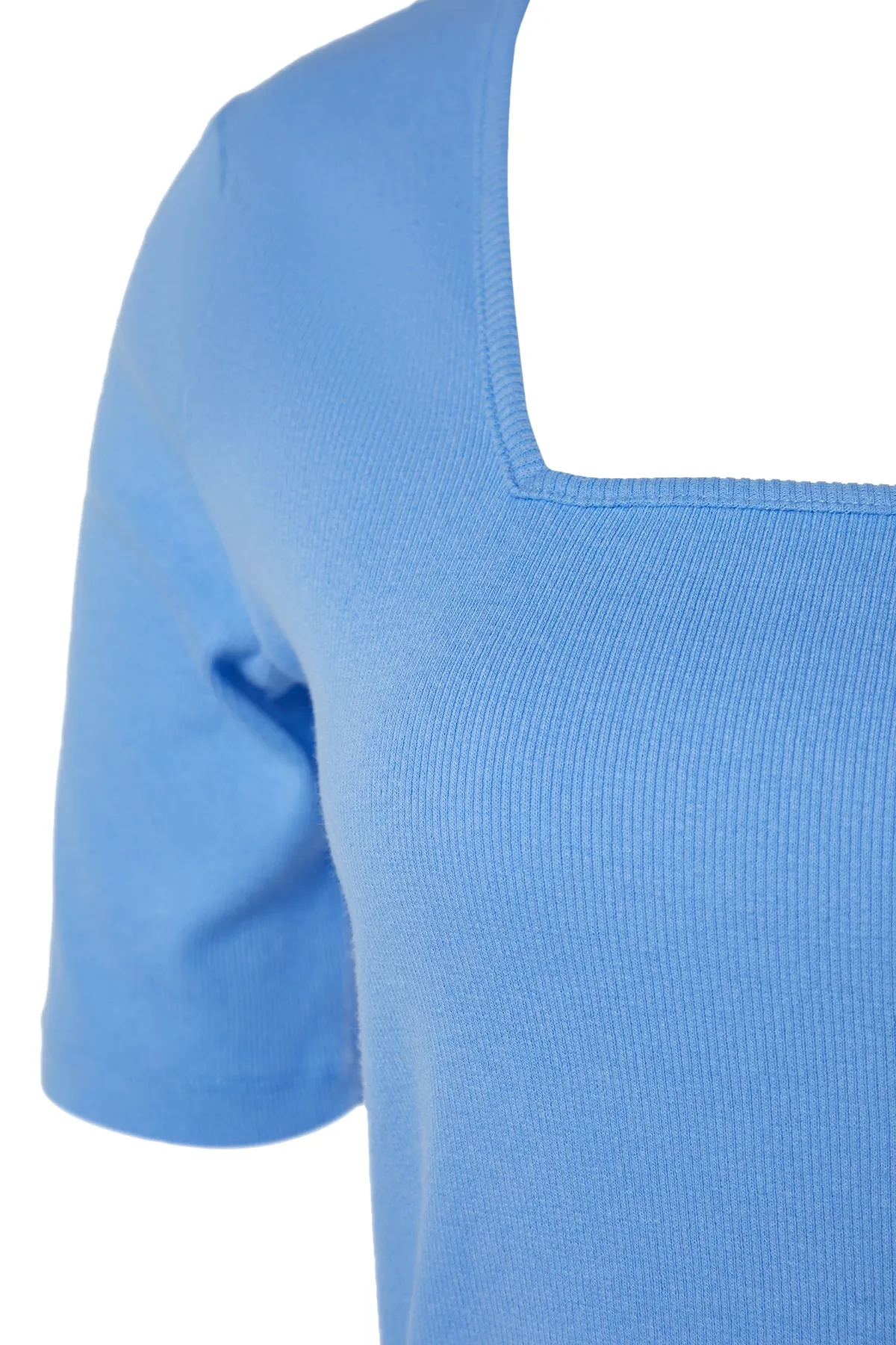 Trendyol Curve  Lilafarbenes Strick-T-Shirt mit quadratischem Kragen TBBSS22BF0027