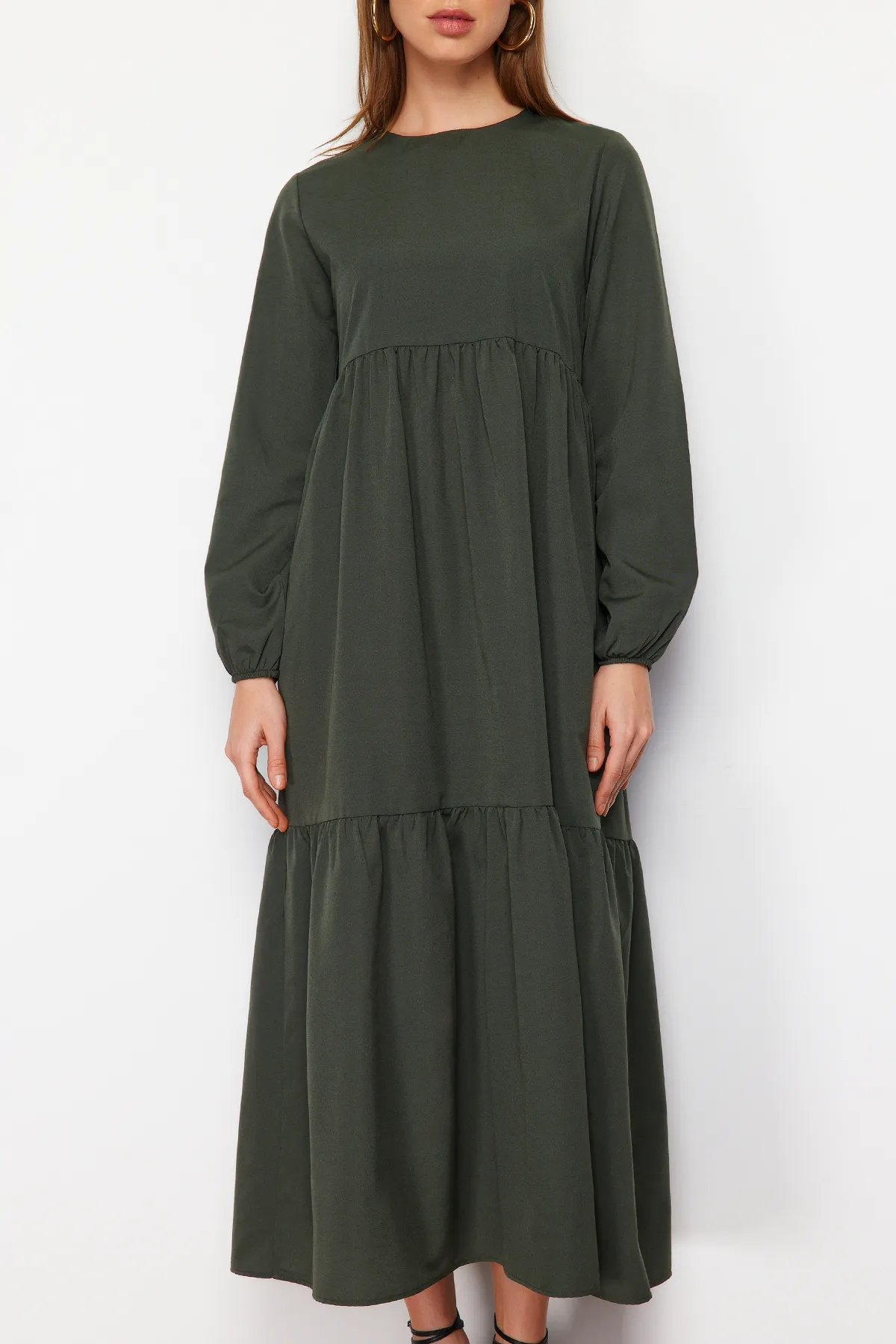 Trendyol Modest  Khakifarbenes, gewebtes Baumwollkleid mit weitem Schnitt und Raffung TCTSS21EL3406