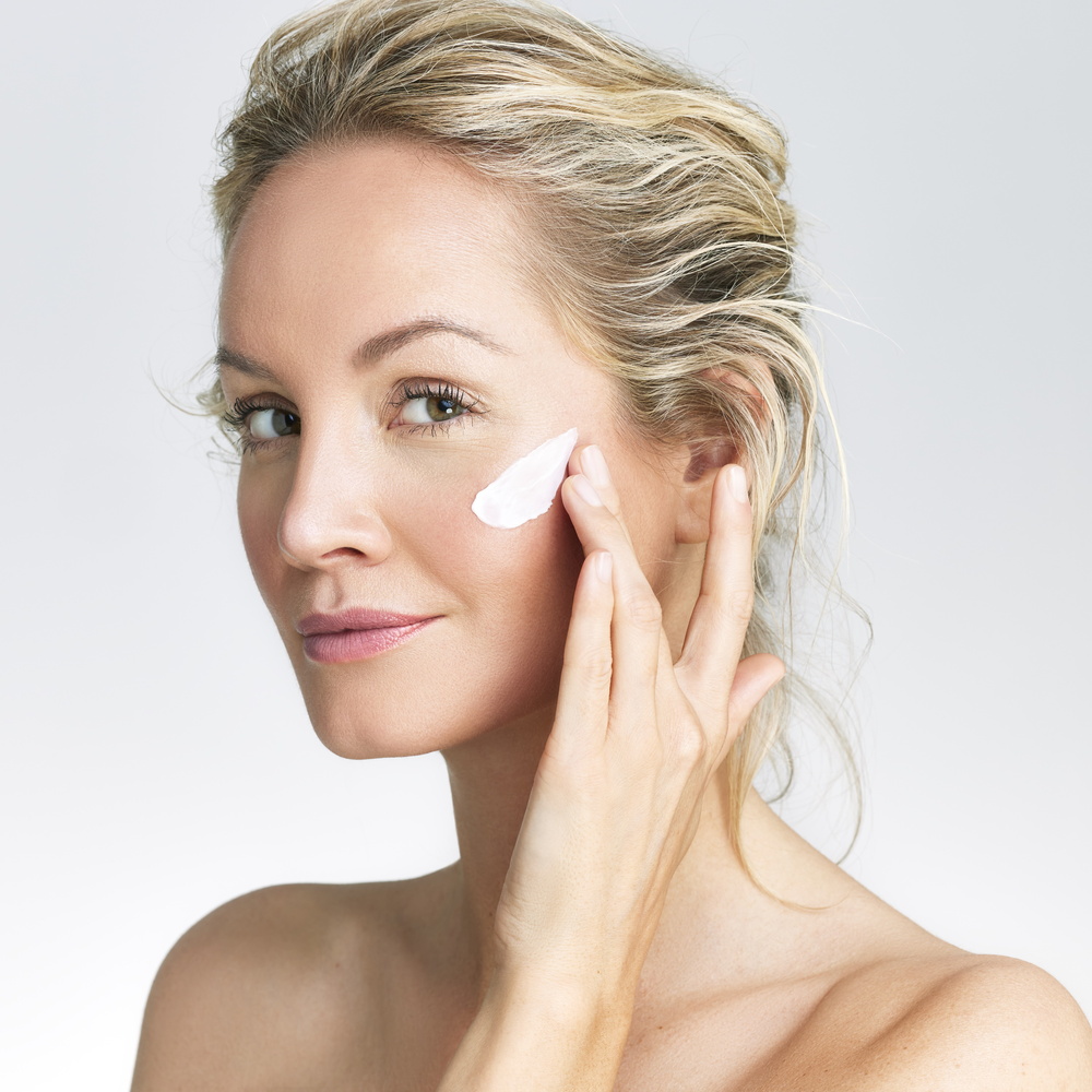 Dr Susanne Von Schmiedeberg DERMACOSMETICS – SOIN 1ERS SIGNES DE L'AGE Soin visage anti-âge Dermacosmetics