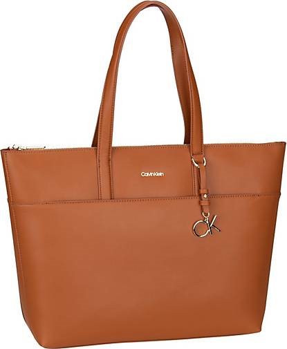 Calvin Klein Shopper CK Must Shopper LG W/Slip PKT FA22