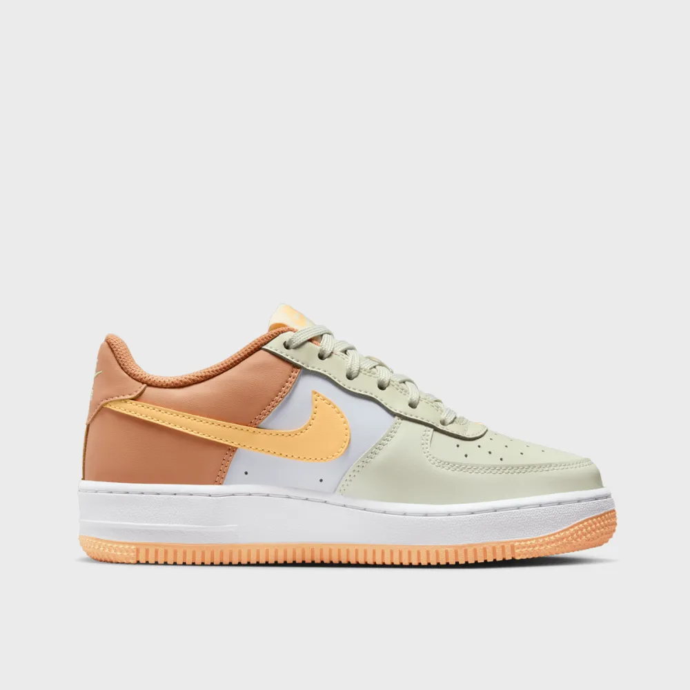 Nike Air Force 1 CT3839-006 / grün