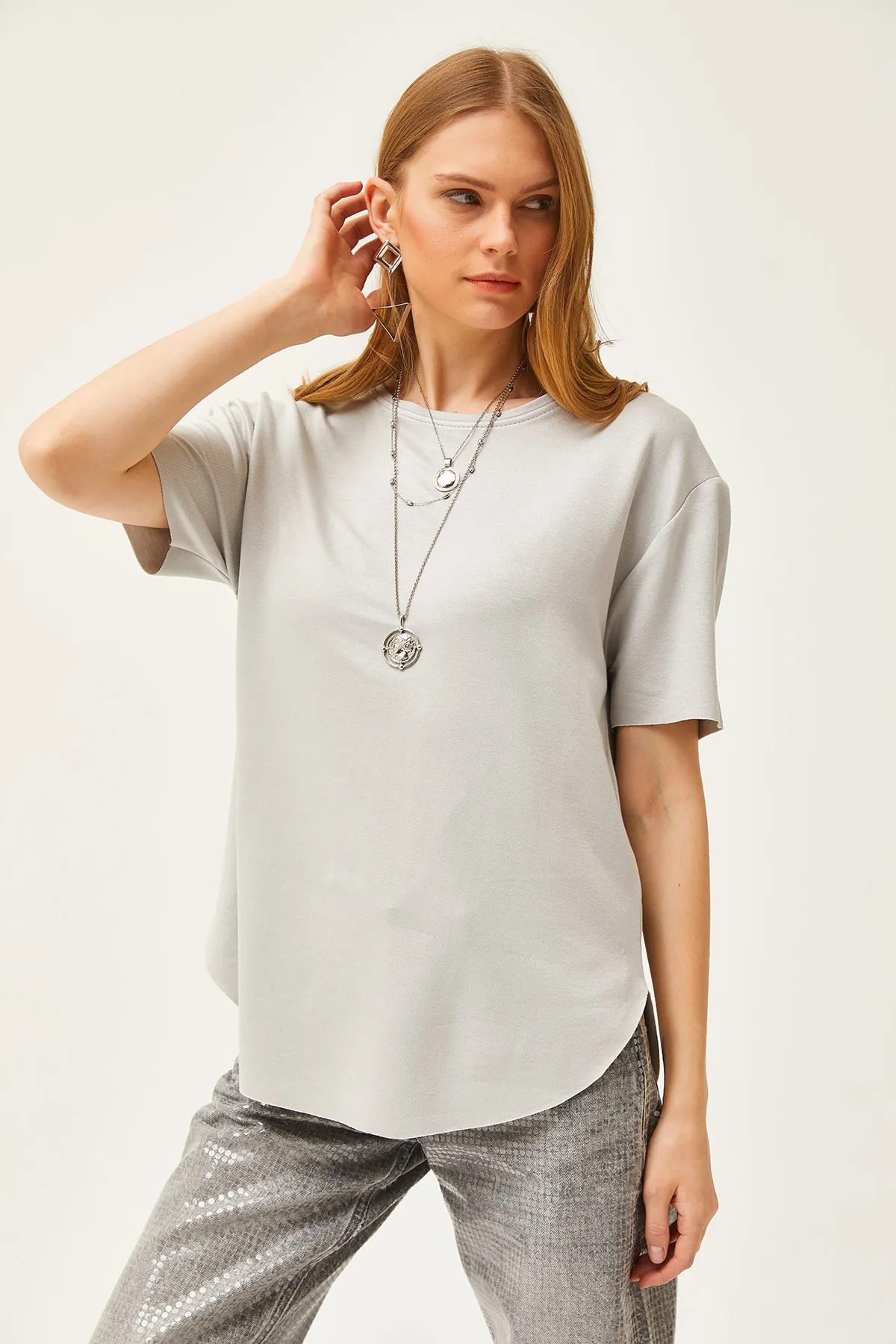 Olalook  Graues T-Shirt aus Modal mit weichen, strukturierten Knöpfen und sechs Ovalen für Damen, TSH-19000771