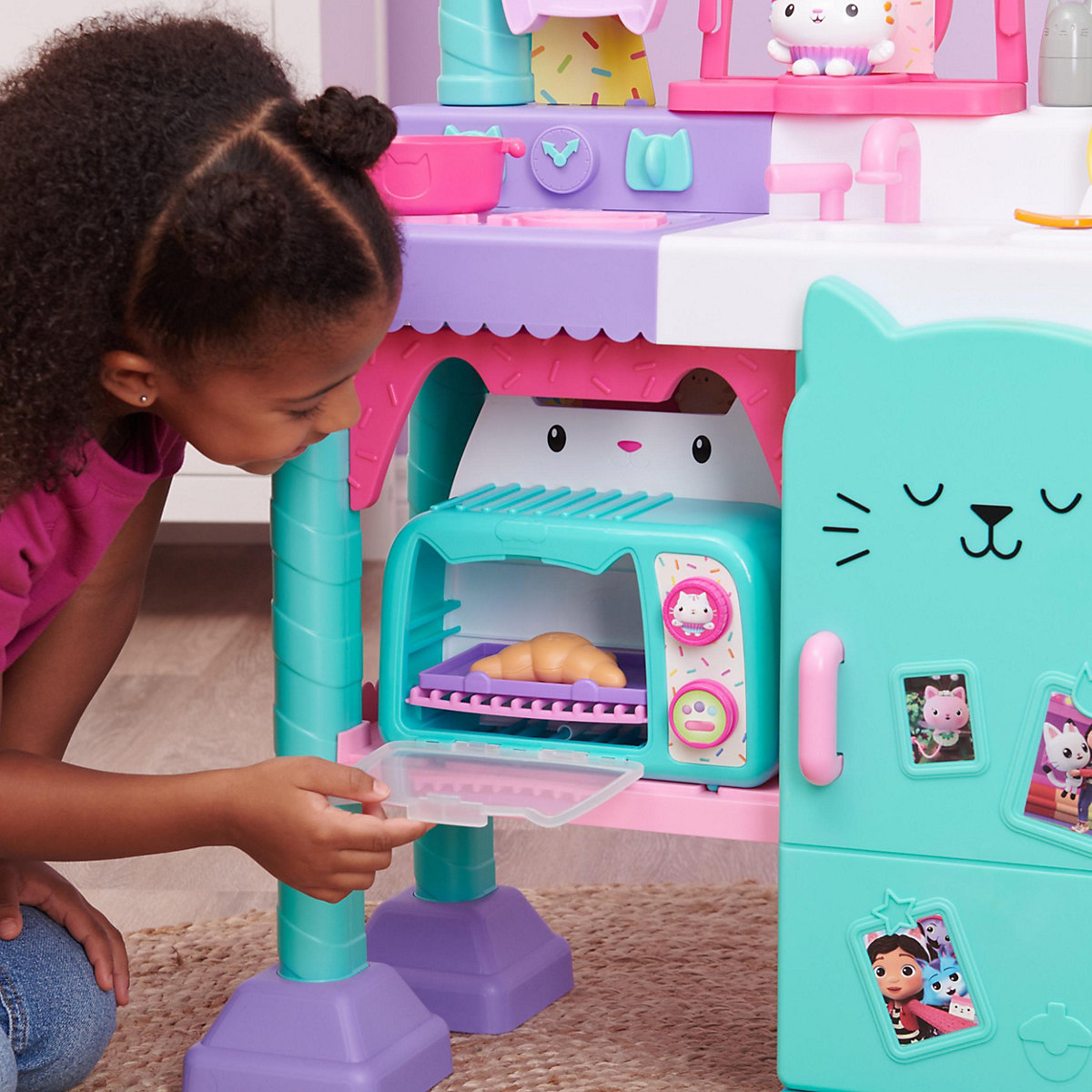 Gabby‘s Dollhouse, Bäckerei mit 'Cakey'-Ofen, Küchenspielzeug mit Licht- und Geräuscheffekten, Zubehörteile für Spielzeugküchen und Spielzeuglebensmittel, Kinderspielzeug
