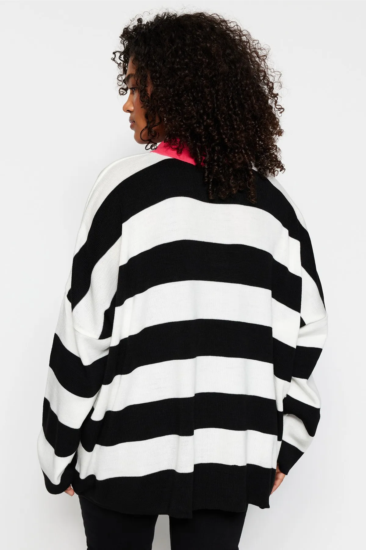 Trendyol Curve  Rosa gestreifter Strickpullover mit Rollkragen