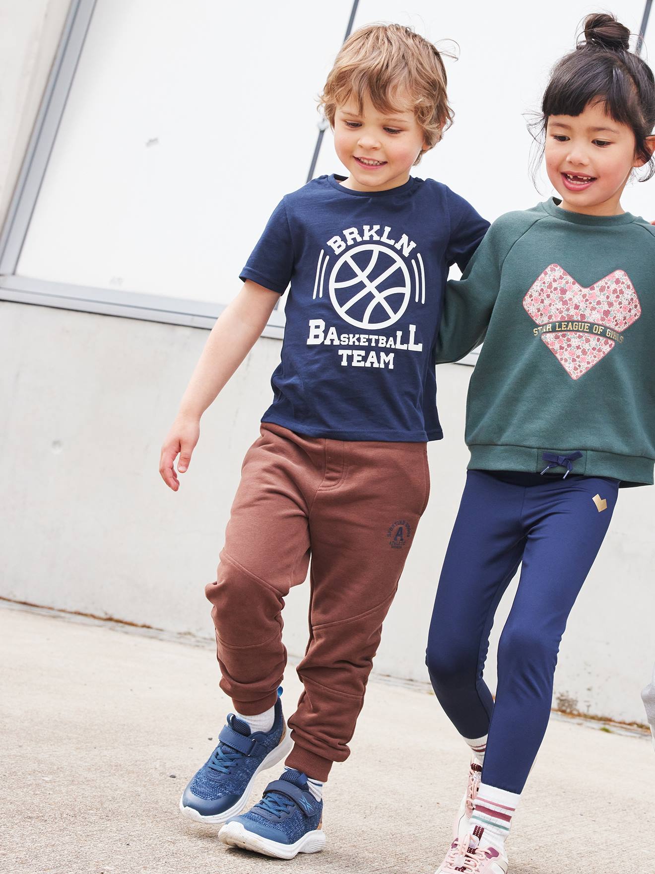 Tee-shirt sport motif ballon en relief garçon bleu nuit