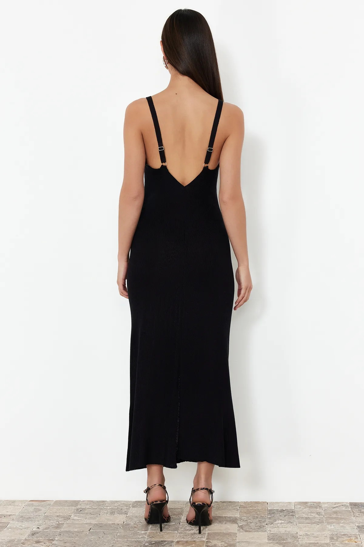 Trendyol Collection  Schwarzes Maxi-Strick-Basic-Kleid TWOSS20EL1574