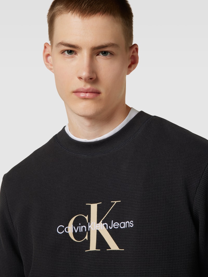 Longsleeve in Waffelstruktur mit Label-Stitching in black
