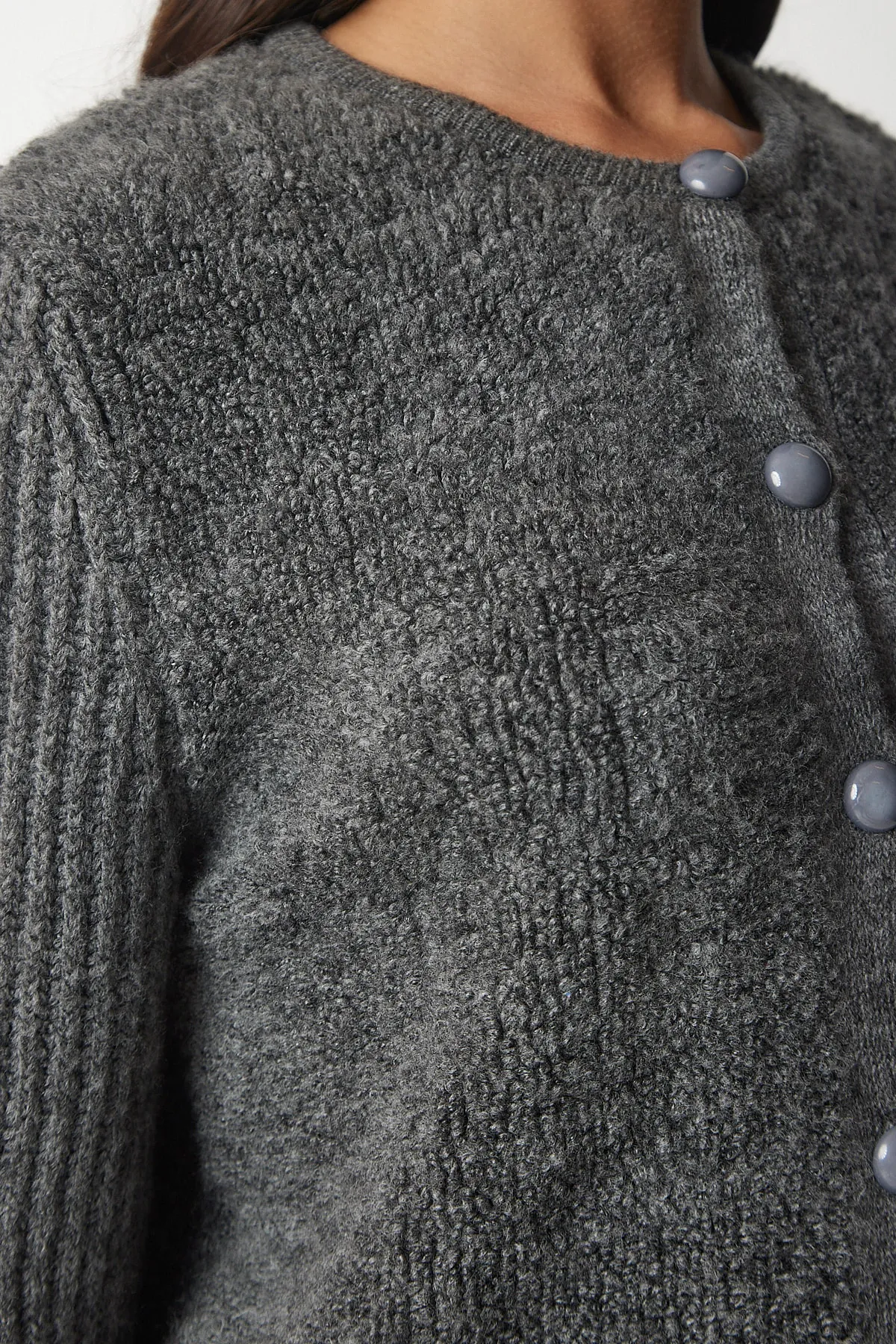 Happiness İstanbul  Graue Bouclé-Strickjacke mit Knöpfen für Damen YY00152