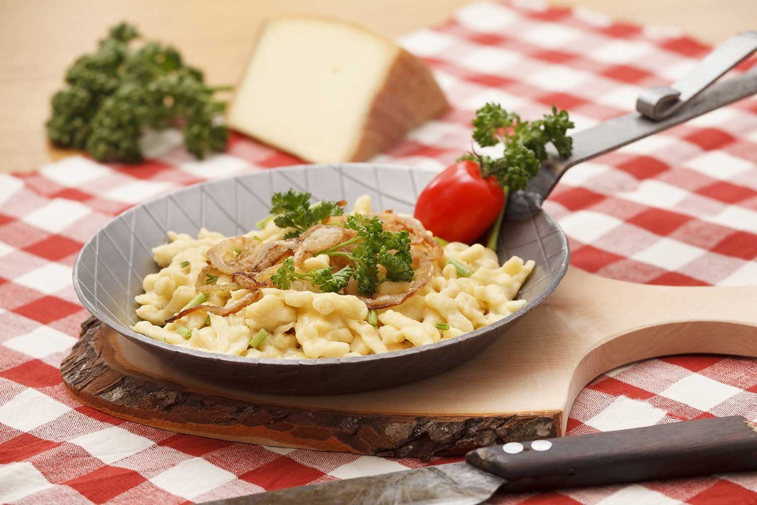 Muxel Spätzlehobel Das Spätzlewunder DUO von Muxel® Die Alternative, Kunststoff, (Set, 4-St., Spätzlebrett in groß und klein mit Teigschaber und Rezeptheft), Leicht zu reinigen