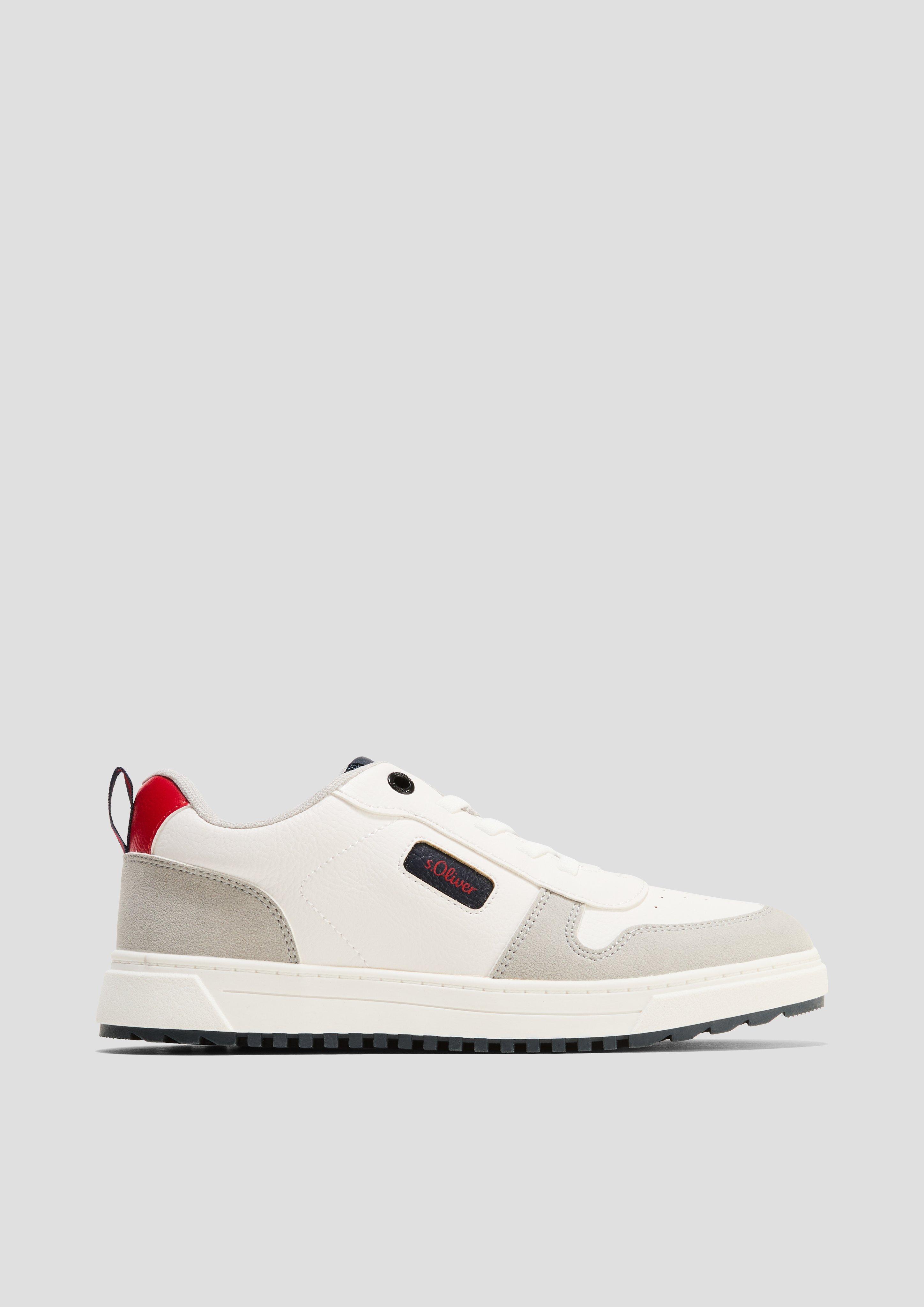 Sneaker in klassischem Design  6008895-110