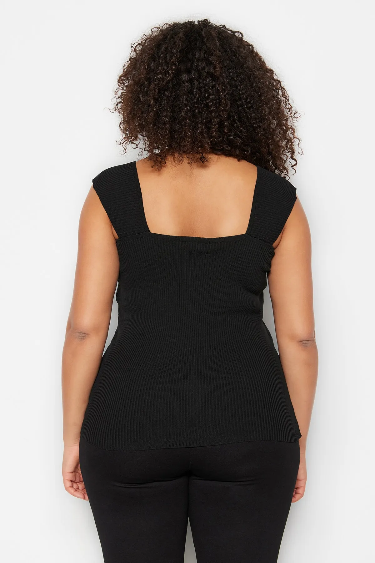 Trendyol Curve  Schwarze körpernahe, dünne Strickbluse mit herzförmigem Ausschnitt TBSSS23AF00021