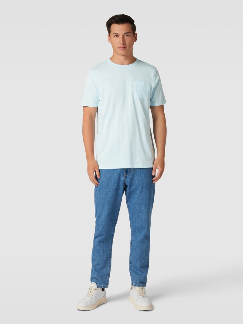 T-Shirt in melierter Optik mit Brusttasche in hellblau