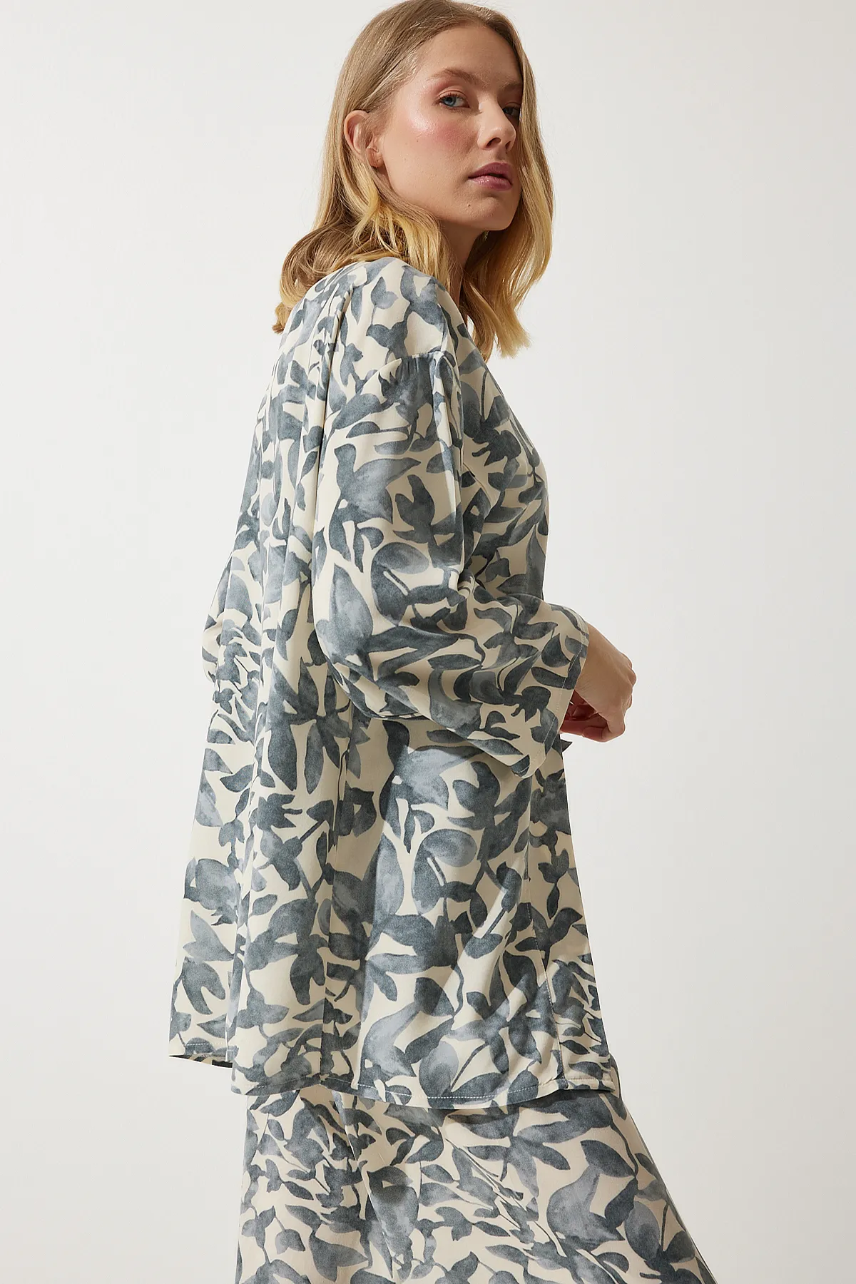 Happiness İstanbul  Knochengrau gemustertes Kimono-Palazzo-Hosen-Set für Damen EN00614
