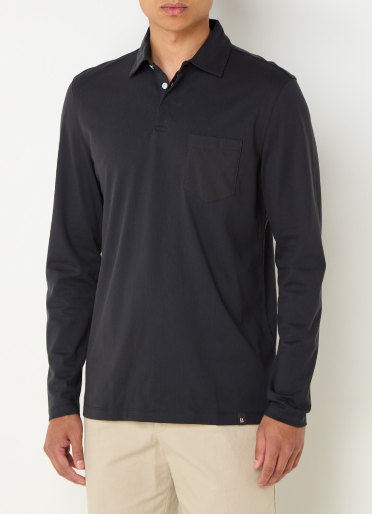 Polo Boggi Milano de corte regular com bolso no peito.