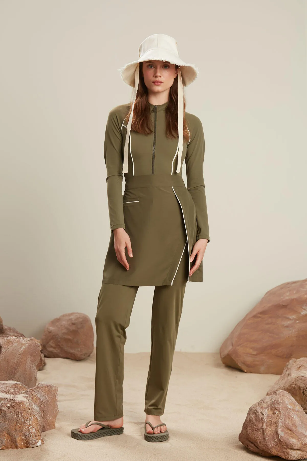 Manuka  Gerippter Hijab-Badeanzugrock in Khaki