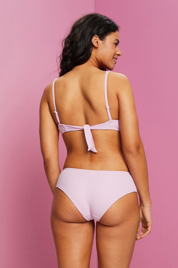 Strukturiertes Bikinitop mit weitem Dekolletee