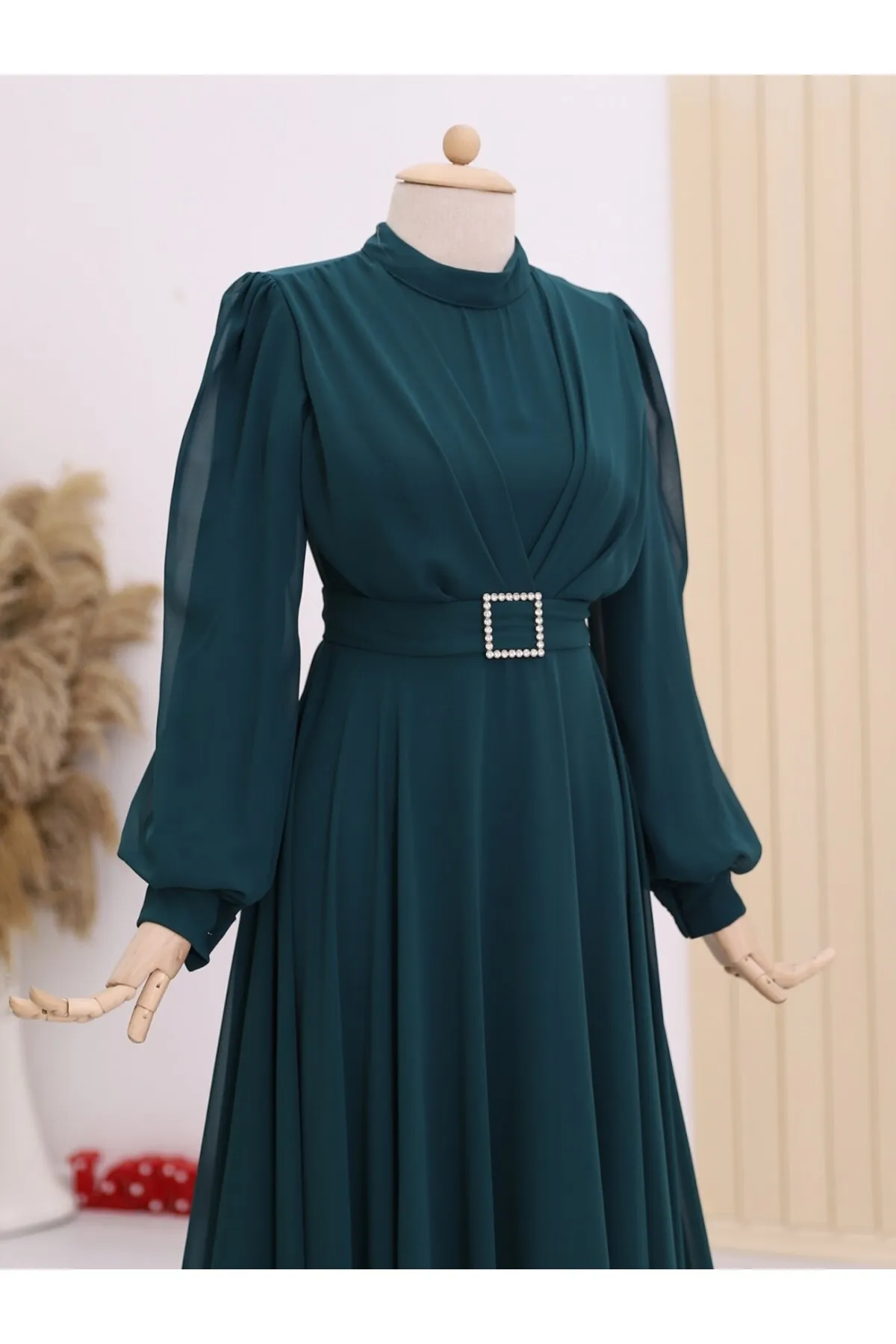 Modamorfo  Hijab-Kleid mit Falten vorne und Steingürtel