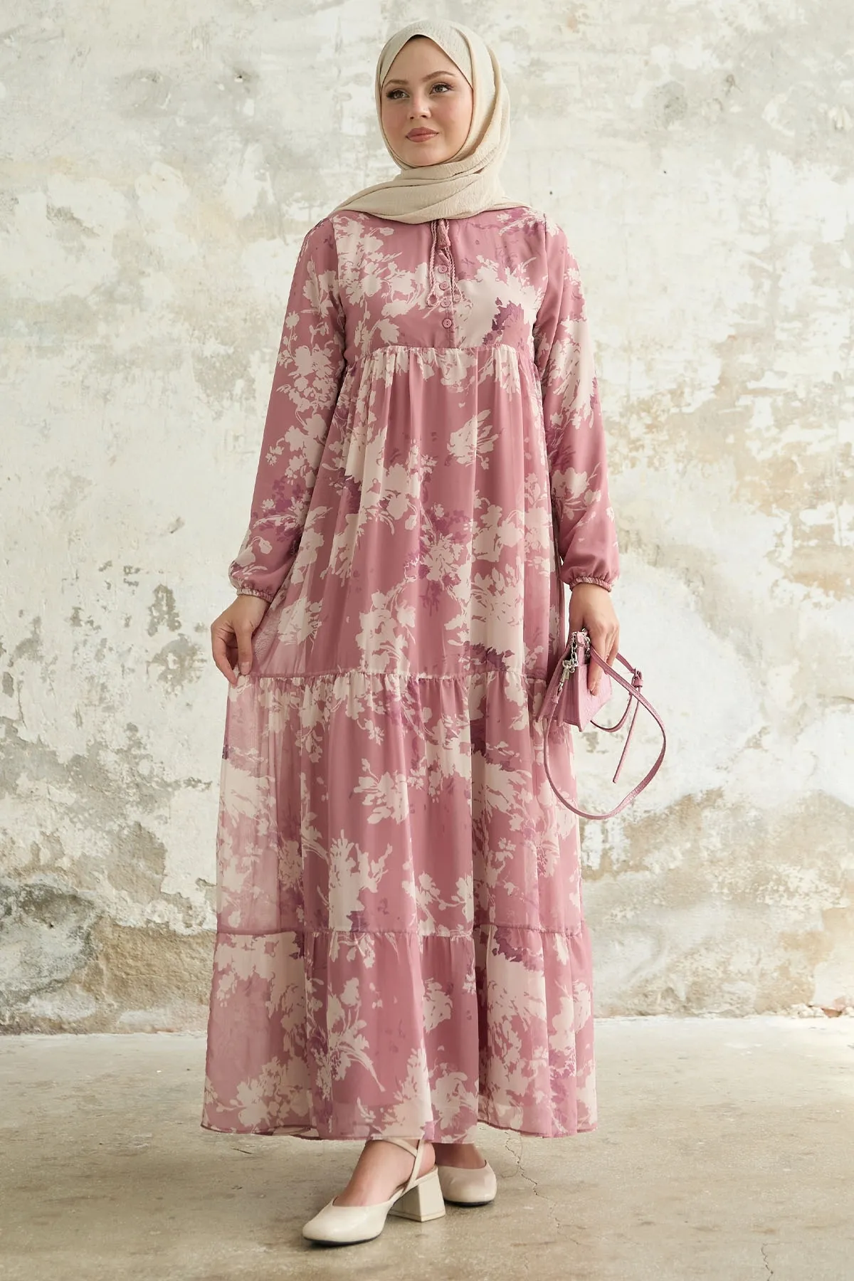 InStyle  Chiffonkleid mit Blattmuster und Quasten vorne aus getrockneten Rosen