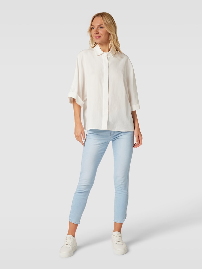 Jeans mit Label-Patch Modell 'ORNELLA' in hellblau