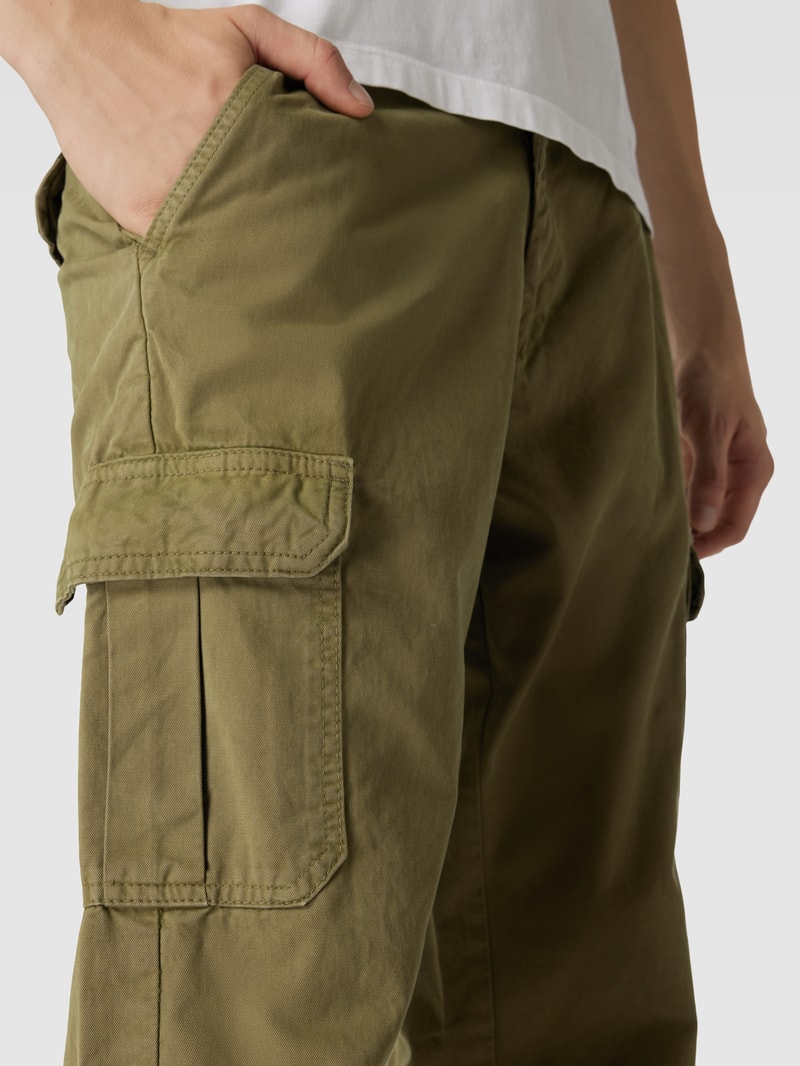 Cargohose mit Eingrifftaschen in olivgrün
