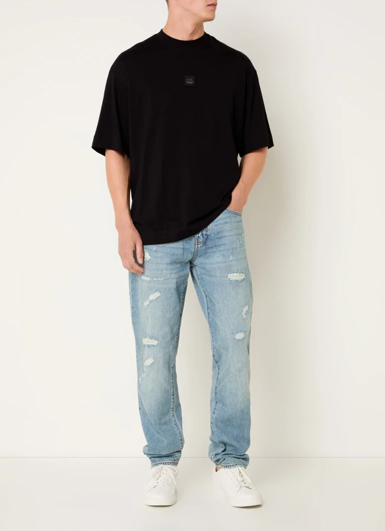 Jean Armani Exchange, luźny krój i swobodny styl.