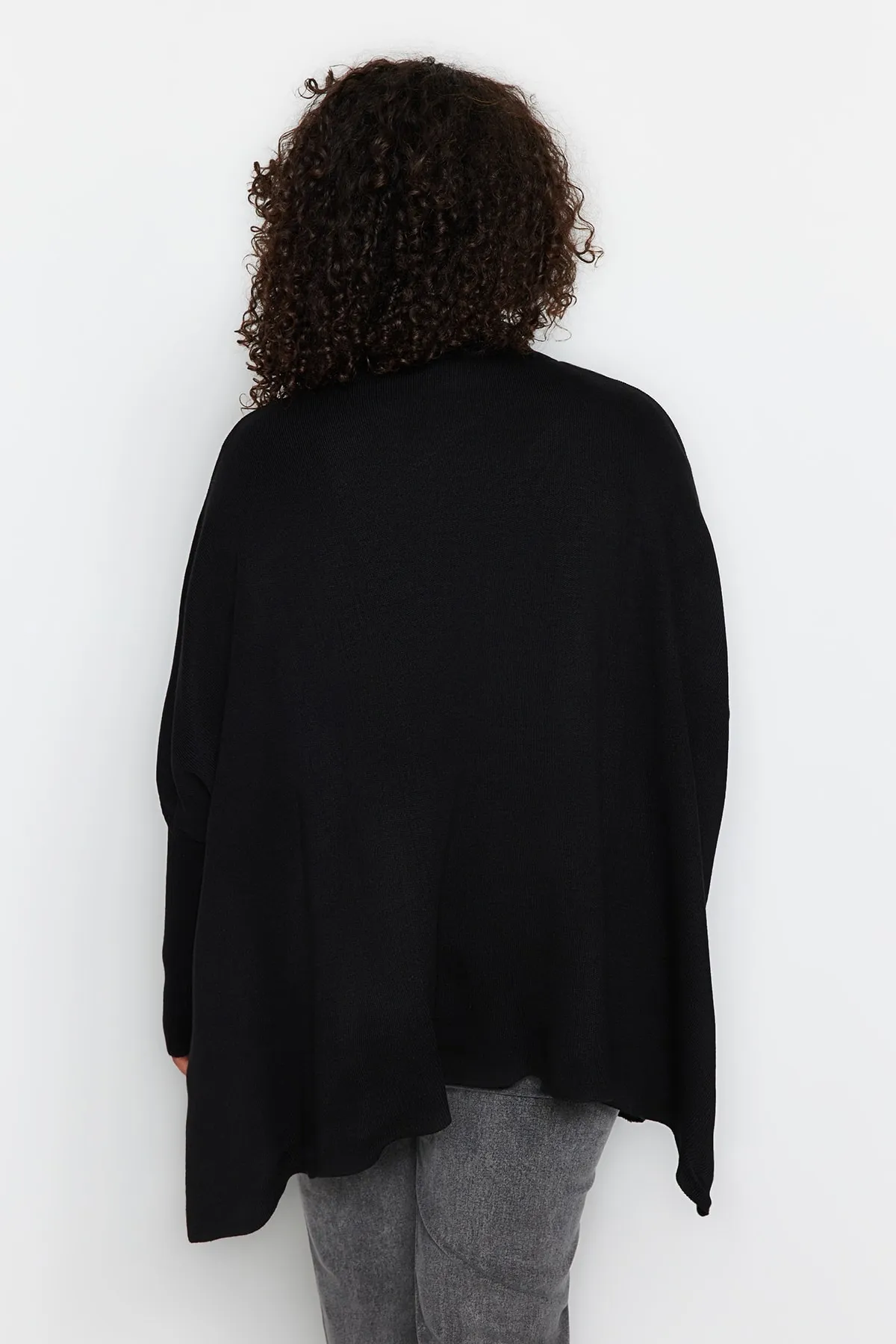 Trendyol Curve  Schwarzer, geschlitzter, detaillierter Strickpullover