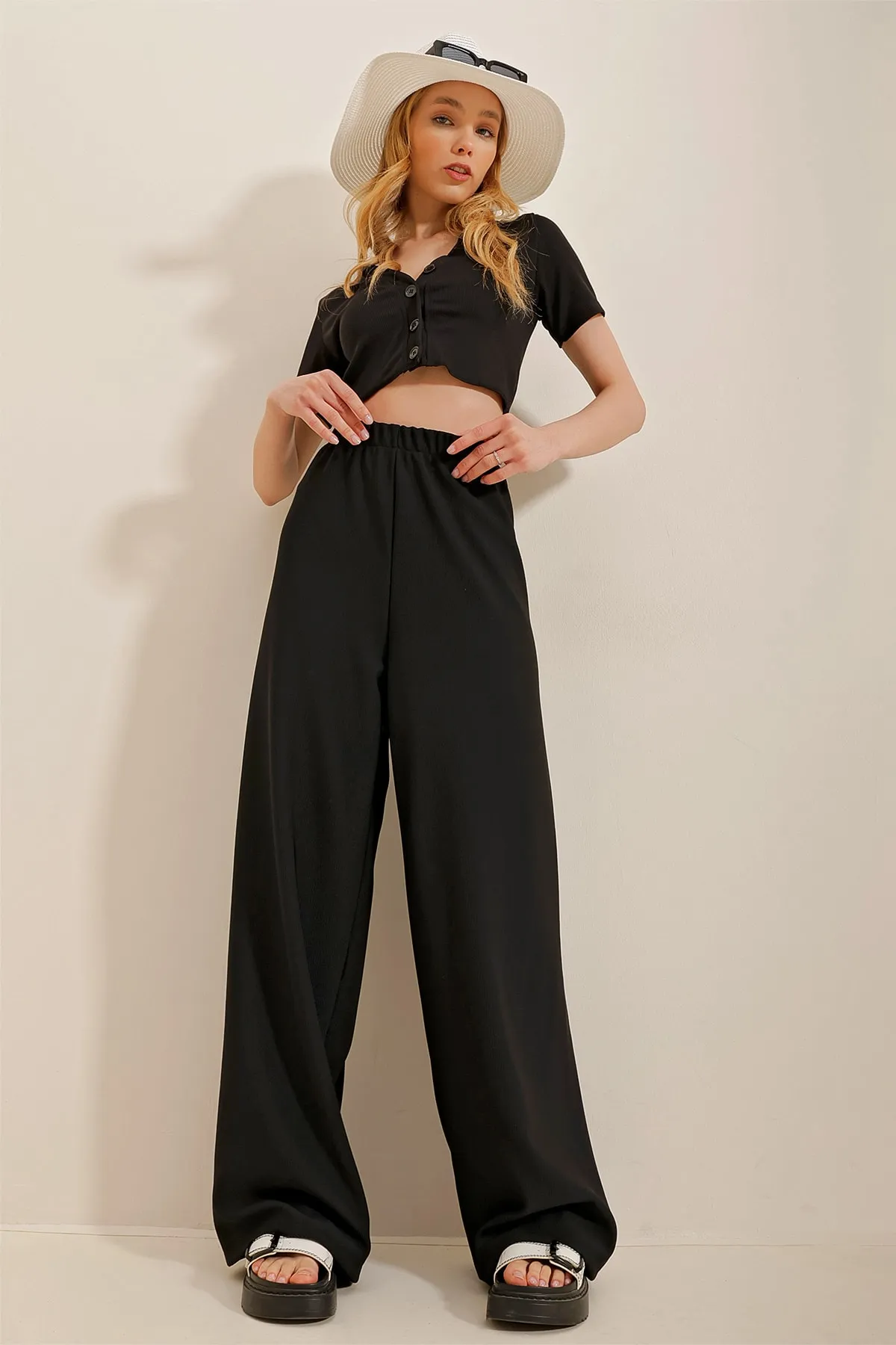 Trend Alaçatı Stili  Schwarze Viskosehose mit weitem Bein für Damen Alc-X4354