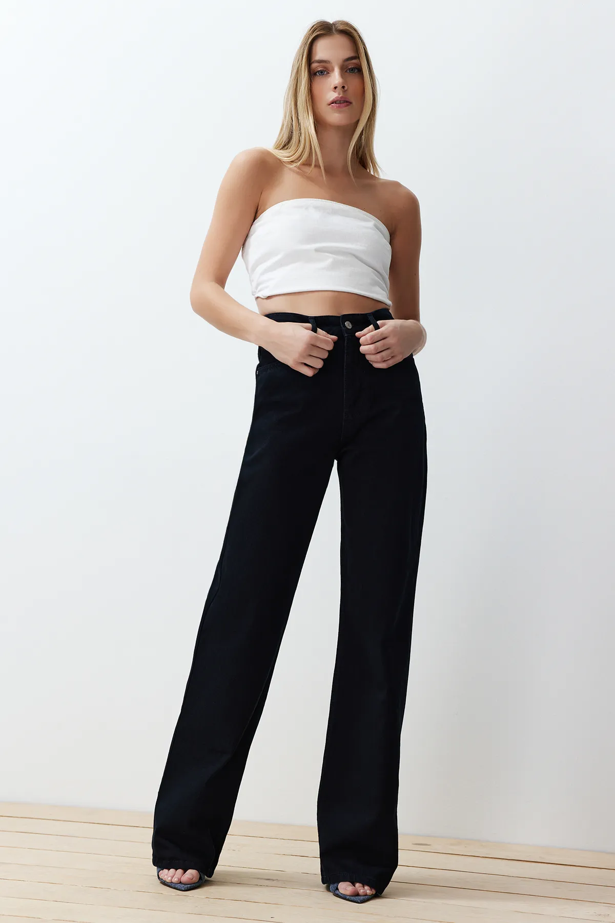 Trendyol Collection  Mitternachtsblaue Jeans mit hoher Taille und weitem Bein TWOSS24JE00305